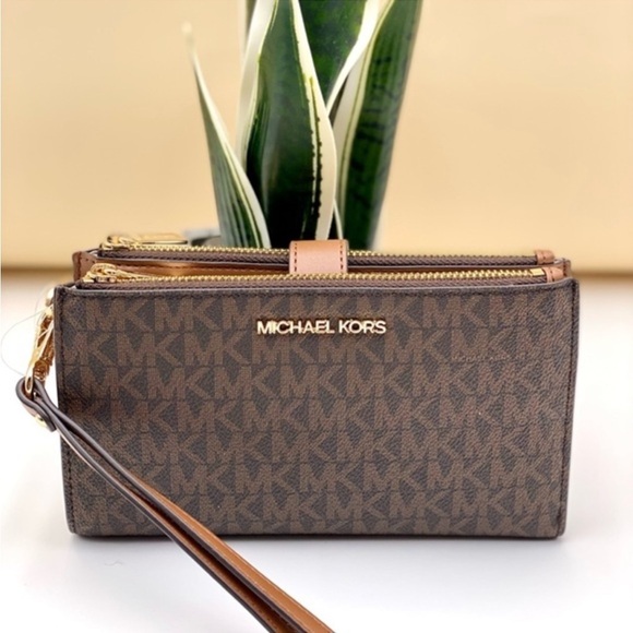 Michael Kors DoubleZip Wallet
Wristlet Brown - Picture 2 of 11
